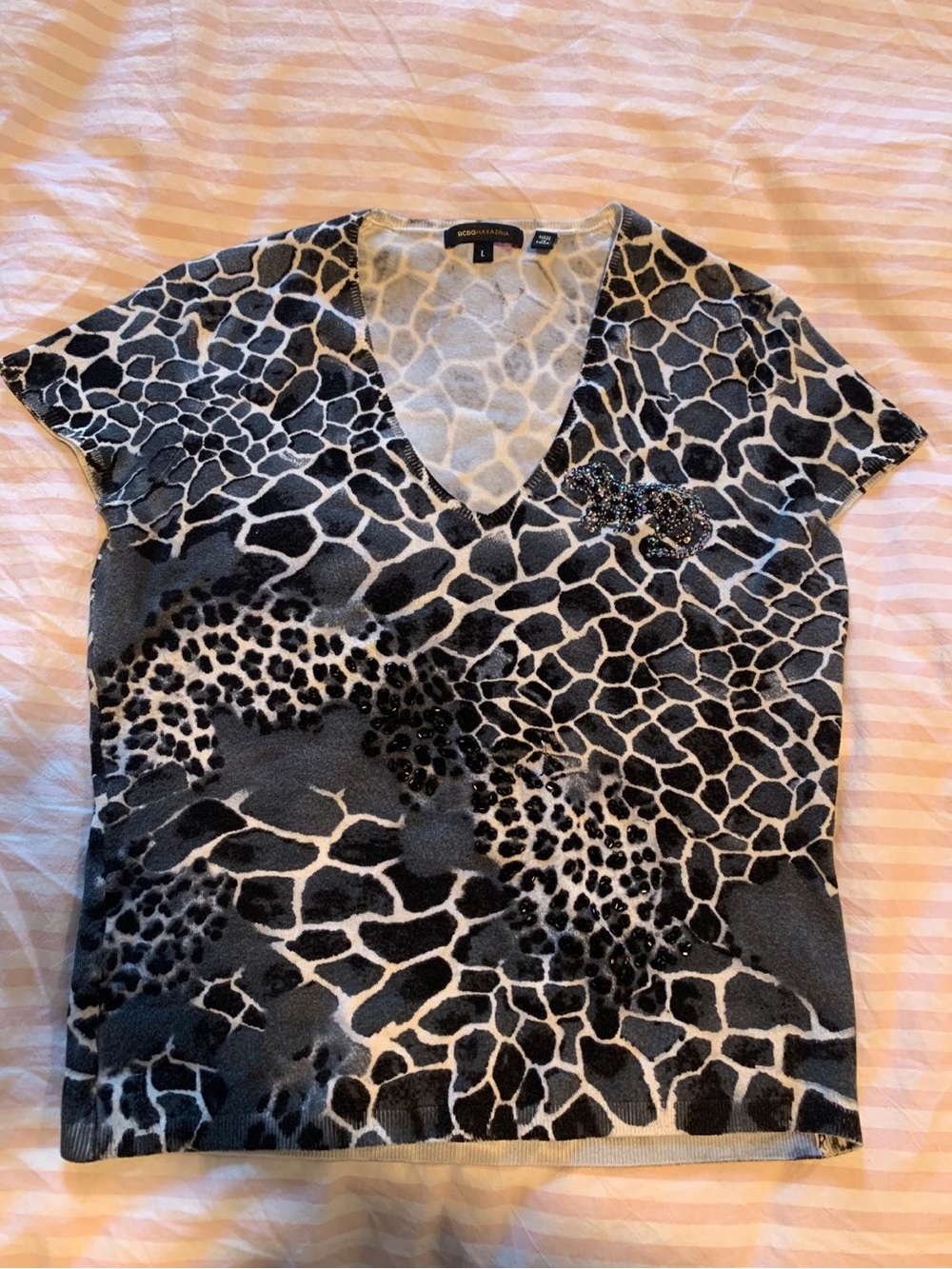 BCBGMaxAzria Black & White Animal Print V-Neck Short Sleeve Top
